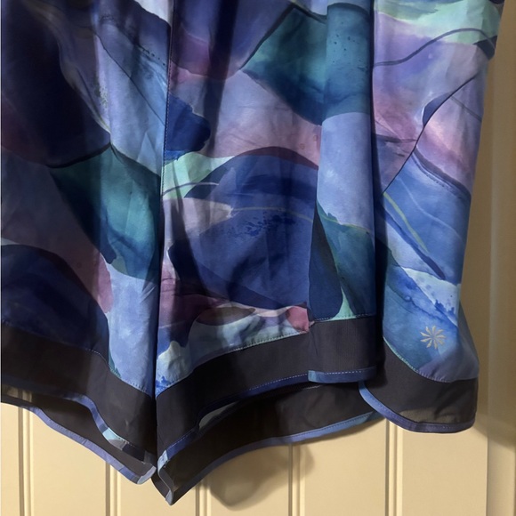 Athleta Printed Mesh Racer Run Shorts 4” - Picture 4 of 9